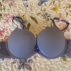 La Vie en Rose Periwinkle Lace Bra with underwire adjustable straps adjustable